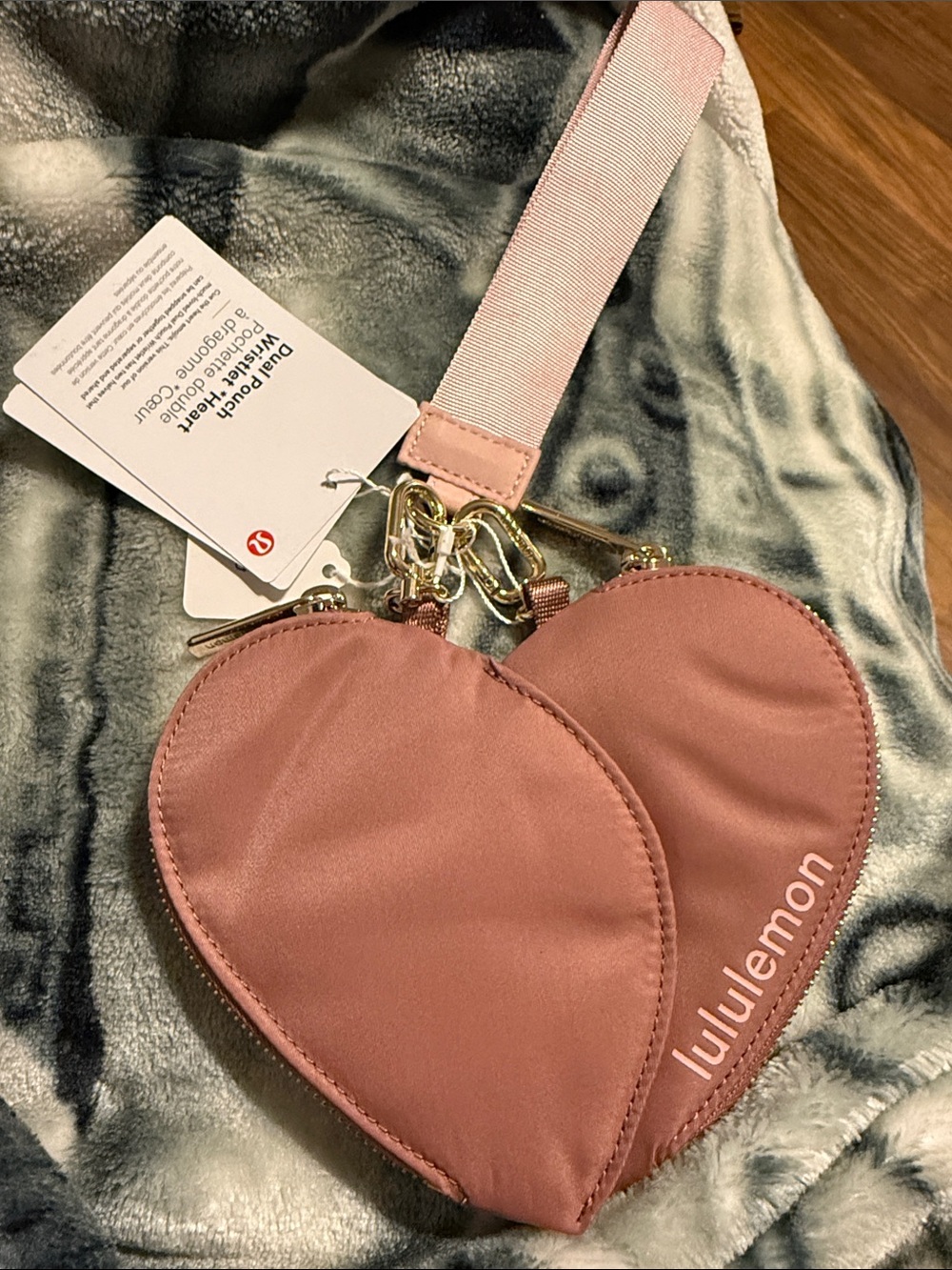 lululemon athletica dusty rose heart-shaped mini crossbody